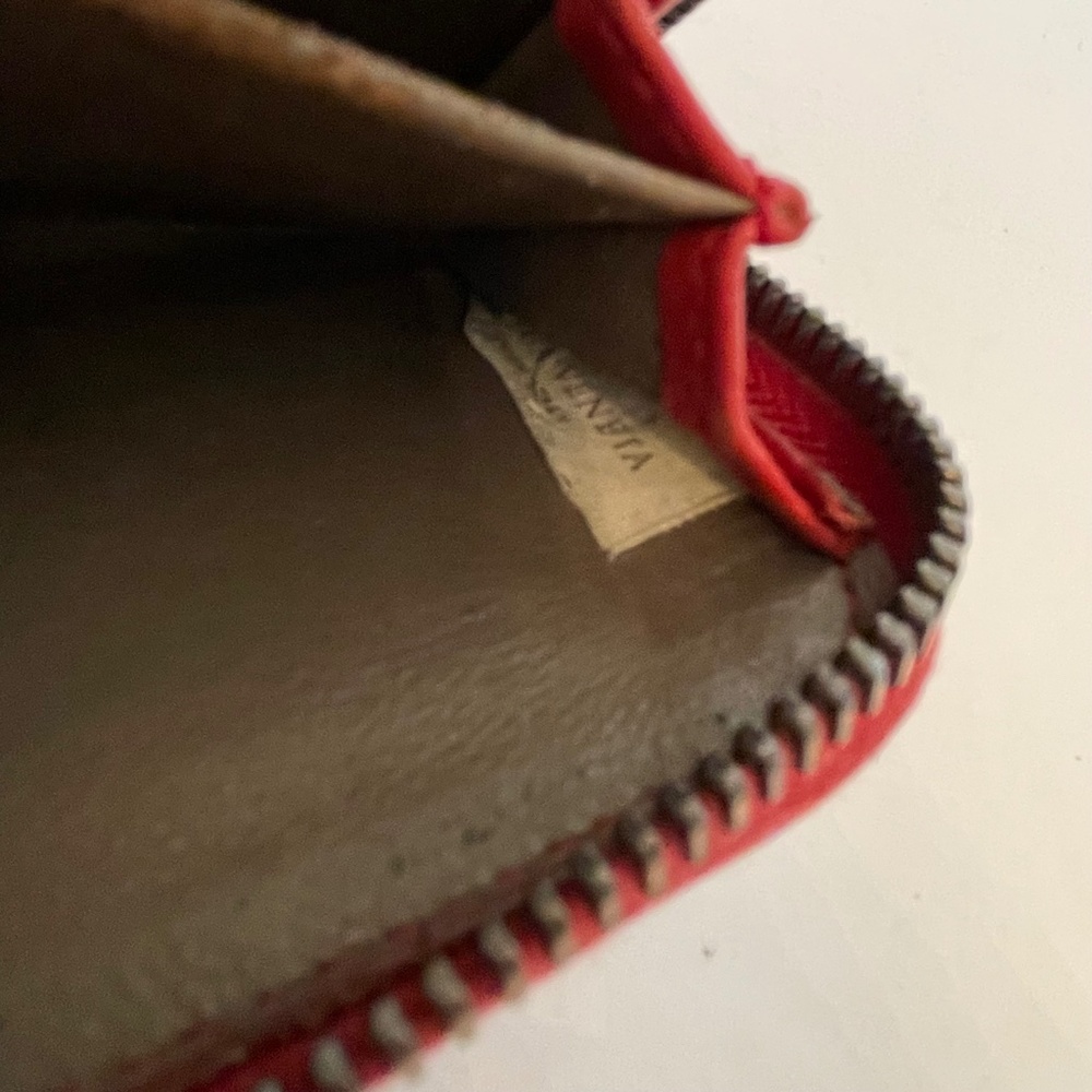 Bottega Veneta Intrecciato Leather Red Ruffle Zip Compact Wallet/Card/Coin Case - Picture 14 of 16